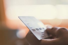 クレジットカードのリボ払いとカードローンはどう違う？ 借り換えたほうが良い？