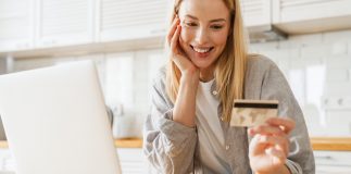 ライフカードの年会費は無料？ 種類別の年会費や注意点を徹底解説<span style='color:#999999;font-size:50%;'>　[PR]</span>