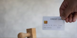 dカードの申込方法とは？ カードの特徴や申込方法・流れも解説<span style='color:#999999;font-size:50%;'>　[PR]</span>