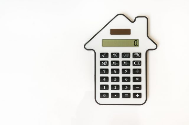 住宅ローンの事務手数料は定額型と定率型どっちがいい？ 特徴や理由を解説