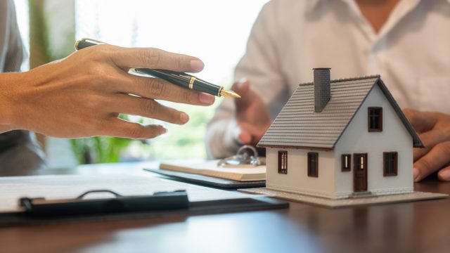 住宅ローン借り換えの際の必要書類と手続きの流れ