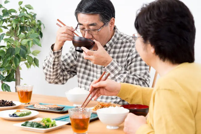 日本の夕食が変わっていく。シニアの白ご飯・漬け物離れ