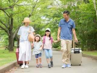 子連れ旅行に関する調査（DeNAトラベル）。「最も大変」と答えたのは機内などの移動