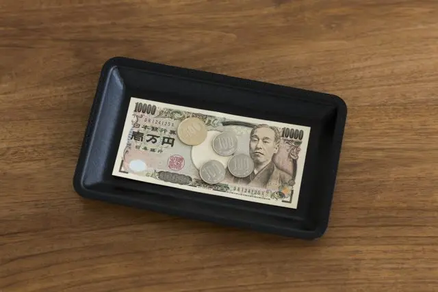 店員の釣り銭ミス。2000円のお釣りが7000円に　これって返金するべき？