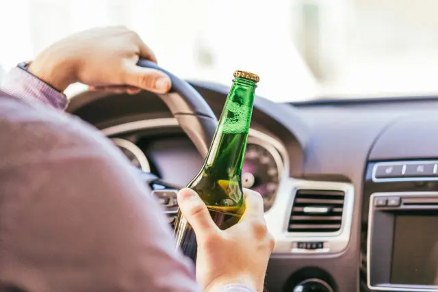 友達に車を貸したら飲酒運転で事故に！同乗してなくても罪に問われるの？