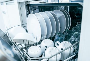 家事の永遠のテーマ？手洗いVS食洗機！食洗機を取り付けるメリットとデメリットとは。