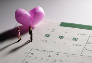 離婚の慰謝料、どういう場合にもらえるの？相場はいくら？