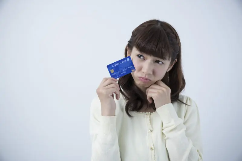 自分をコントロールできない人がクレジットカードを持つと、生活が成り立たなくなるリスクが！