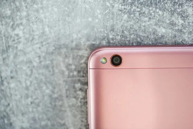 実家の母のスマホを「月3GB・通話付きの格安SIM」に変更したところ、料金が「月1400円台」に。これまでの“ガラケー時代の料金”と比べると、どれくらいお得になっているのでしょうか？