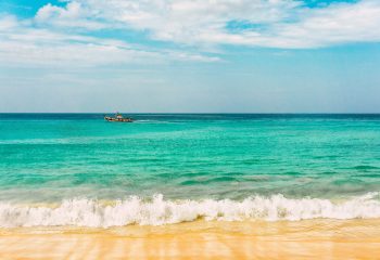 もうすぐ海の日。夏のレジャー費を節約し、お得に休日を楽しむコツ