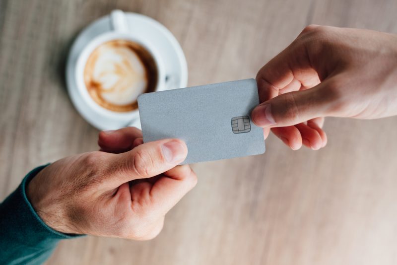クレジットカードとデビットカード、電子マネーの長所・短所を知ってうまく使い分け！