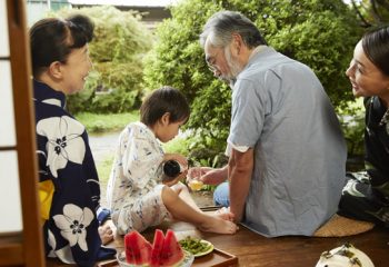 お盆休みを使って帰省している人も多いはず。だからこそ話しておきたい【介護のこと】