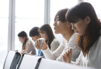 「学費準備、どうしよう・・・」　そんなとき、各大学独自の給付型奨学金という選択肢も。申請における注意点とは