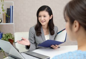 ファイナンシャルプランナーってなんだか胡散臭い？　どうしてそう言われてるの？　相談するときの注意点とは