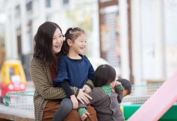 「人づくり革命」3つの教育無償化。幼児教育・私立高校・大学など、それぞれの無償化のポイントを見てみよう！