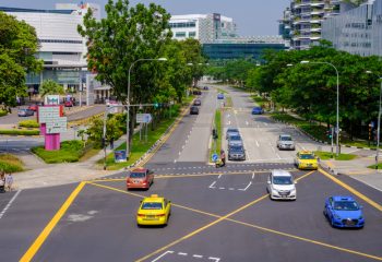 国土が東京23区とほぼ同じ！なのにシンガポールの都市部で車が渋滞しないのにはワケがある。