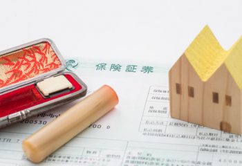 乾燥が続き火災相次ぐ。「もらい火」への金銭的な備えは火災保険で