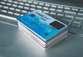 あなたは何枚持っている？みんながどんなシーンでクレジットカードを使っているのか調べてみた