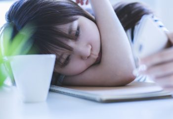 お金のない若者からもローンを組ませてだまし取る。詐欺の手口とは