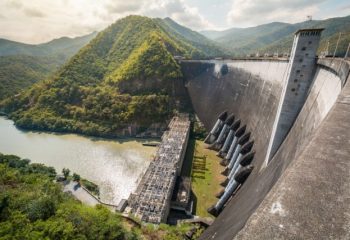 身の回りにある小さな発電所　水力発電で地域おこし