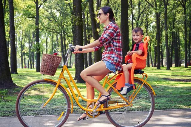 自転車に子どもを乗せるときの注意点。自転車保険は必ず入るべき？