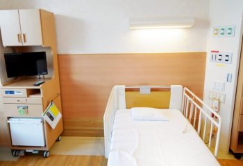 入院時の医療費は5年で10％弱増えている。健康保険の給付実績からみる医療費