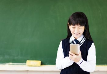 小学生からスマホを持たせるのは早すぎる？子供にスマホを持たせるのはいつから？