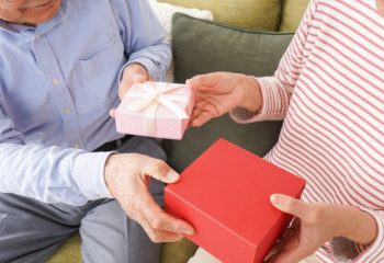 【いい夫婦の日調査】妻が年上の家庭は夫婦円満？夫婦間のプレゼント代は過去最高額に