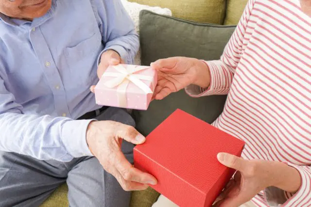 【いい夫婦の日調査】妻が年上の家庭は夫婦円満？夫婦間のプレゼント代は過去最高額に