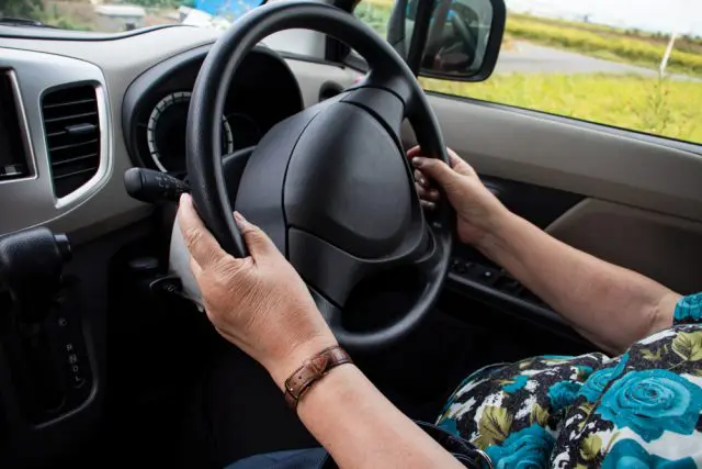生活の不安トップは「高齢者ドライバーによる交通事故」40代の7割以上が不安に感じていることは？