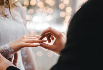 経済的な理由から、式を挙げない「ナシ婚」が増加中!? 2人で費用を捻出するコツって？