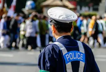 警察官や消防官だった人は年金を早く受け取れる？