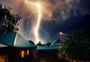 雷が我が家に落ちた！ 想定できる火災保険の補償ケースは？