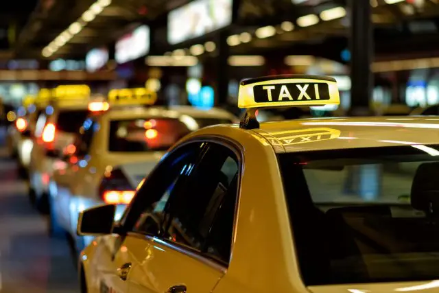 タクシー運転手の年収はいくら？お客様に言われて困ったこととは