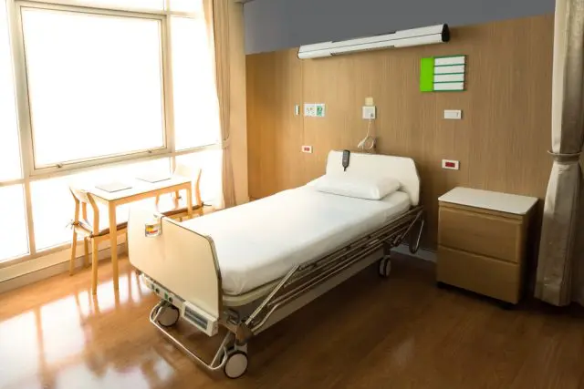 【入院にかかる費用】差額ベッド代や食事代ってどのくらい？