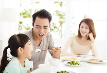 臨時休校で料理負担が増えた家庭が8割！一方で親子のコミュニケーションが増えたとの声も
