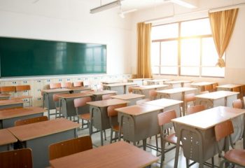 経済的な理由で子どもの就学を諦めない。学用品費や給食費などの援助制度って？新型コロナでの家計急変にも対応