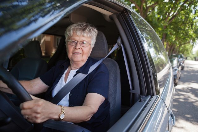 高齢者の安全運転をサポートする「サポカー補助金」って？