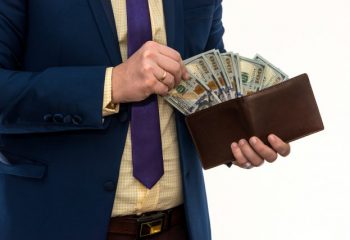 お小遣い制の夫の4人に3人は10万円給付金を自由に使えない？特別定額給付金の使いみちとは