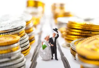結婚することで考えられるお金の使い方やメリット・デメリットとは？