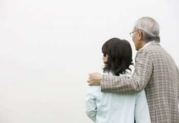 人生100年時代の「老後資金」。平均余命を考え、長期戦に備えよう