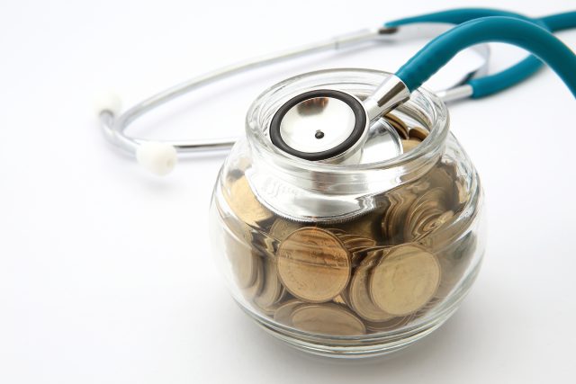 医療費をどのくらい払ってるか知っていますか？ 世代別の医療費・生涯医療費を確認しよう