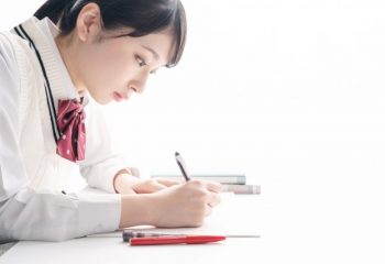 子どもの勉強が心配になり始める時期はいつ？ 教育サービスにかけられる予算はいくら？