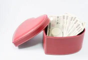 60代以上は不仲夫婦ほどへそくり金額が多い？1000万円へそくりのある人も！