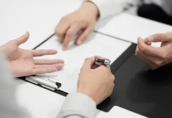 リースバックの利用の流れについて解説。契約手続きや必要な書類にはどのようなものがある？