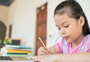 勉強がデキる子ほど勉強を楽しんでいる！子どもの学習費の平均金額は？