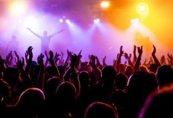 音楽ファンの活動もネットにシフト？ライブ配信にはいくらまでなら払える？