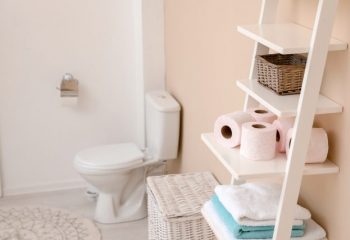 片づけの美学85　トイレ収納がない｜隙間や頭上に収納スペースを見つける