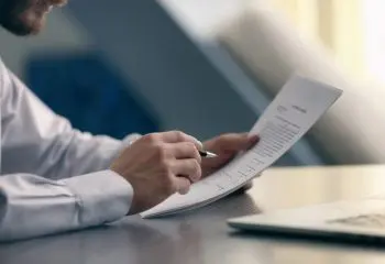 レイクで審査を受ける際の必要書類を確認しておこう