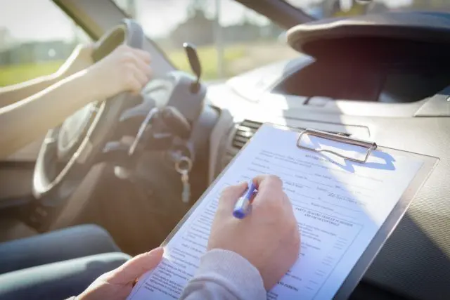 高校卒業間近！車の免許を取得するためにはいくら必要？